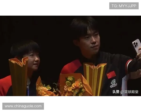 王楚钦孙颖莎被领导拉去敬酒场面令人心疼两位年轻运动员的无奈瞬间