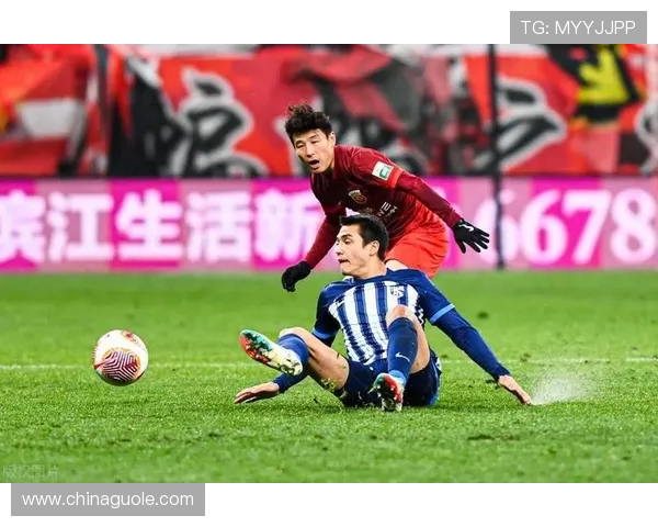 绝杀加盟新队后首秀震撼全场狂欢表现力压群雄成功征服球迷